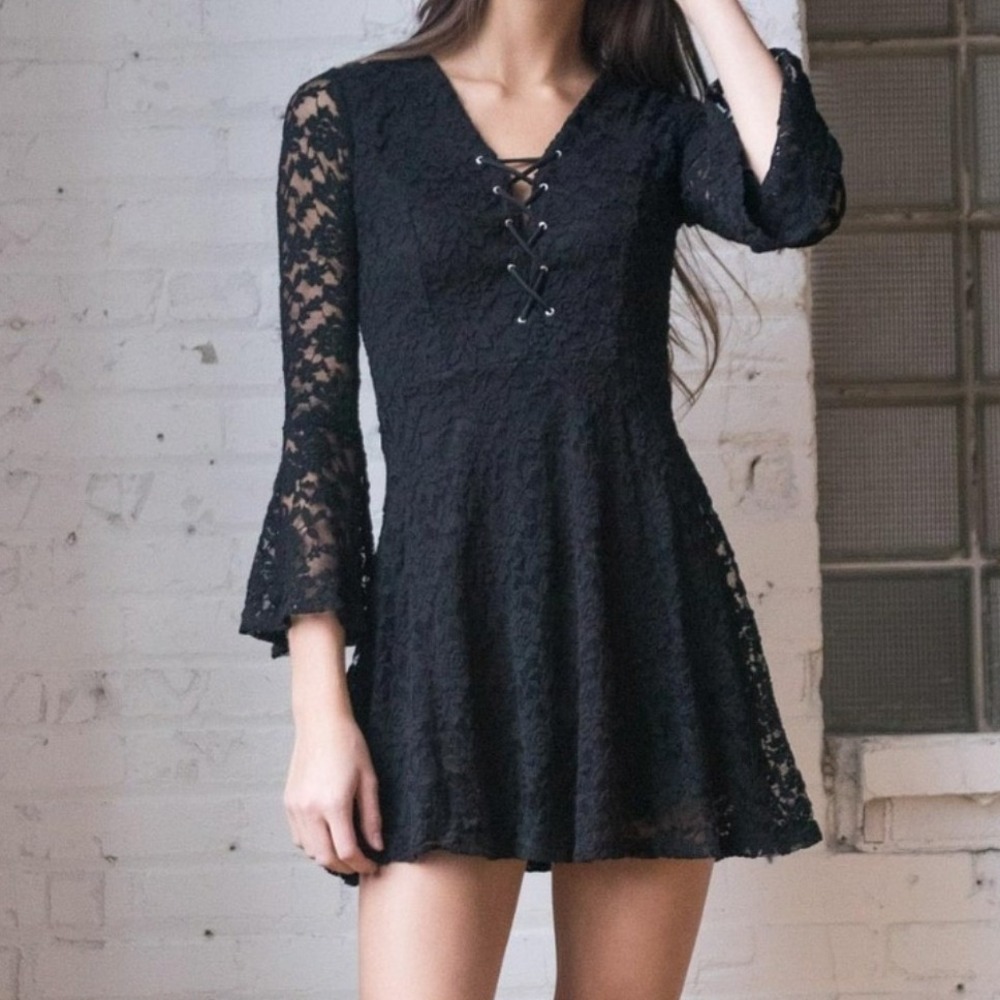 Witchy/Fairy/Whimsy/Goth/Y2K Ambiance Floral Lace Bell Sleeve Mini Dress Medium